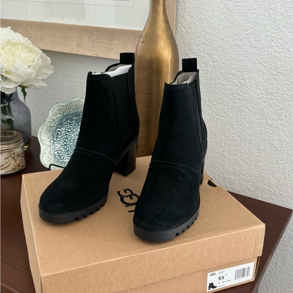 UGG Heeled Chelsea Boot - Picture 1 of 8